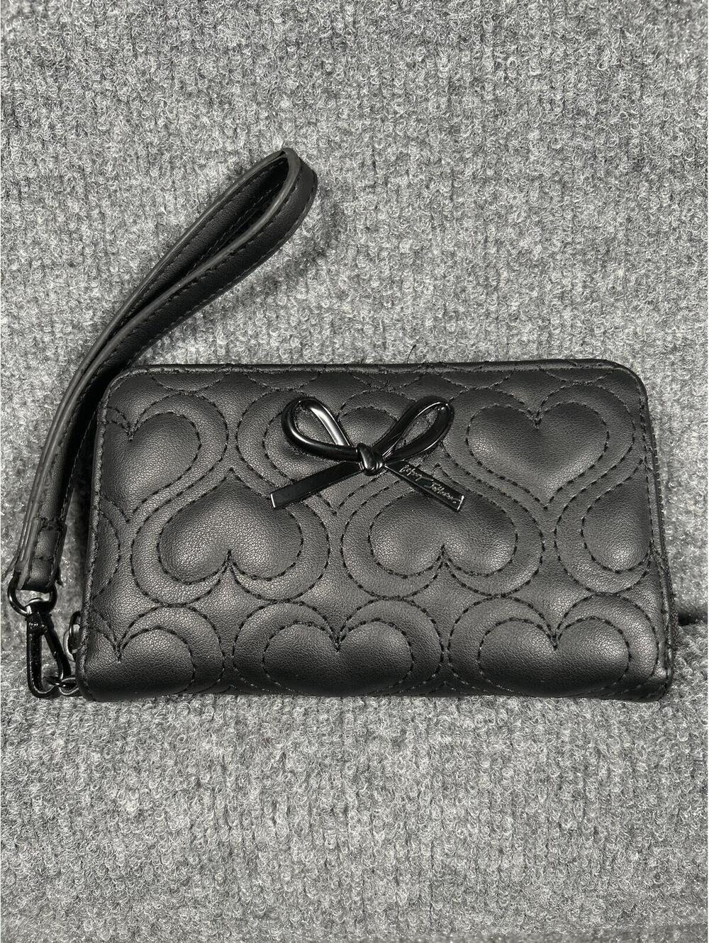 Betsey Johnson Black Quilted Heart Wristlet Wallet Zip Around Clutch